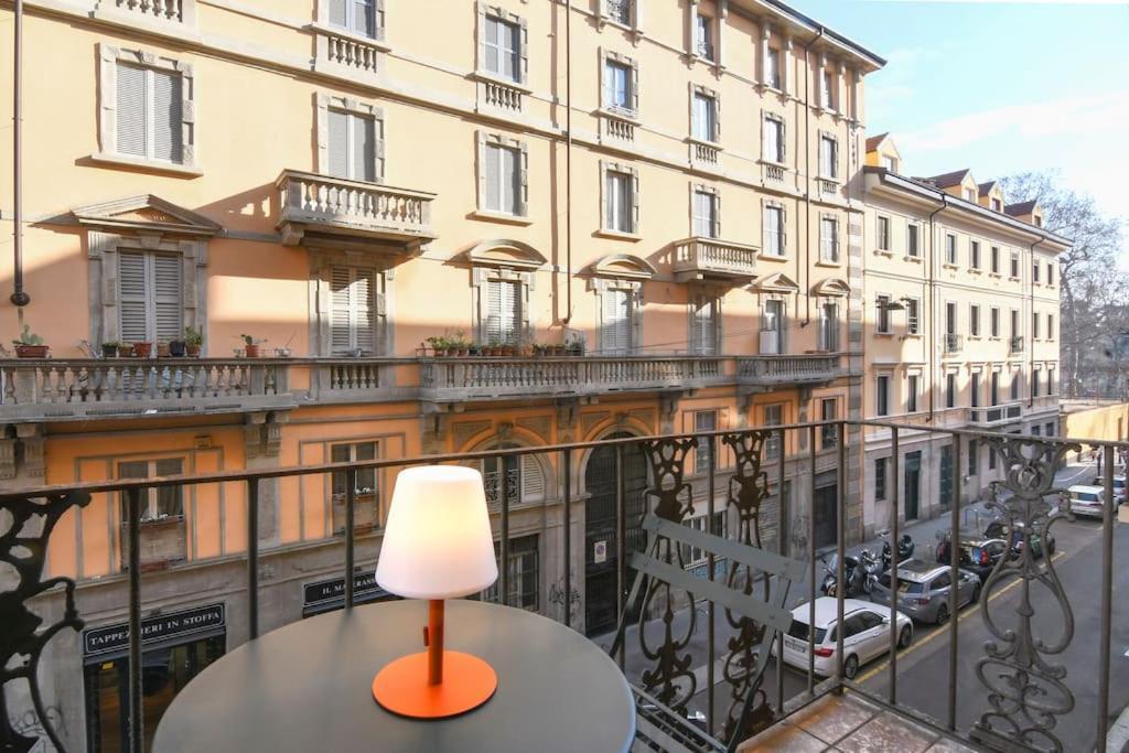 Porta Genova Bilocale Di Charme Lägenhet Milano Exteriör bild